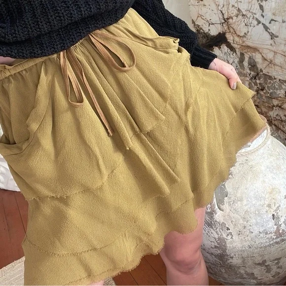 Aritzia wilfred 100% silk skirt tiered layers - Picture 2 of 4